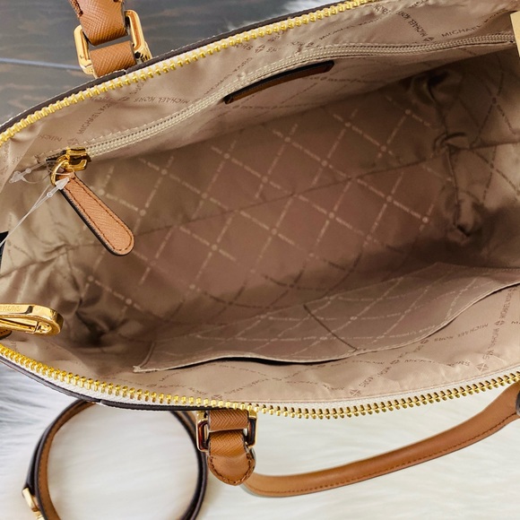 Michael Kors Ciara Large Satchel - Picture 6 of 12